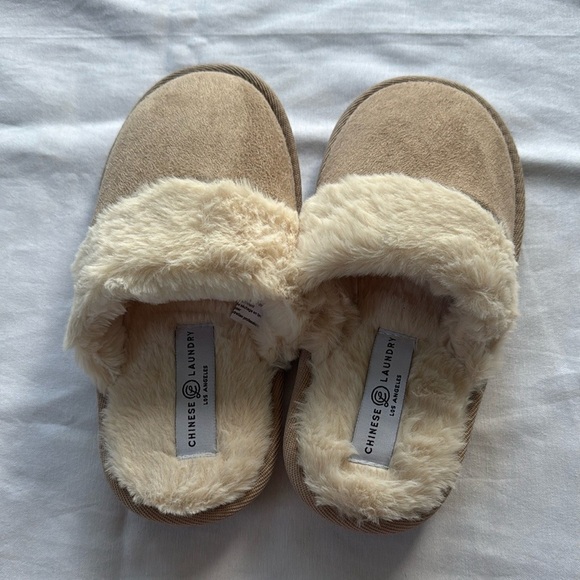 Chinese Laundry Tan and Cream Slippers Moccasin Style - Picture 1 of 4
